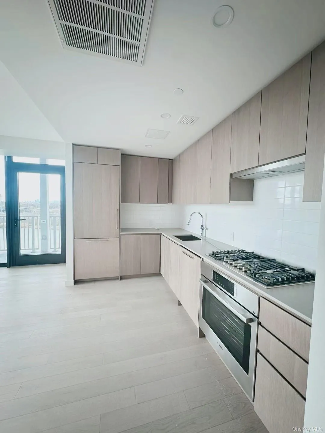 131-02A 40th Road, New York, NY, 2 Bedrooms Bedrooms, 4 Rooms Rooms,1 BathroomBathrooms,Residential Sale,For Rent,40th,0,1001338 131-02A 40th Road, New York, NY, 2 Bedrooms Bedrooms, 4 Rooms Rooms,1 BathroomBathrooms,Residential Sale,For Rent,40th,0,1001338