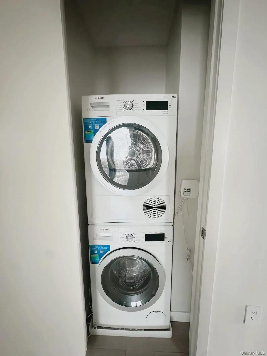 131-02A 40th Road, New York, NY, 2 Bedrooms Bedrooms, 4 Rooms Rooms,1 BathroomBathrooms,Residential Sale,For Rent,40th,0,1001338 131-02A 40th Road, New York, NY, 2 Bedrooms Bedrooms, 4 Rooms Rooms,1 BathroomBathrooms,Residential Sale,For Rent,40th,0,1001338