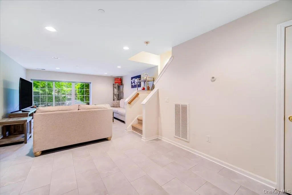 506 Southview Drive, Poughkeepsie, NY, 2 Bedrooms Bedrooms, 8 Rooms Rooms,2 BathroomsBathrooms,Residential,For Rent,Southview,0,1001356 506 Southview Drive, Poughkeepsie, NY, 2 Bedrooms Bedrooms, 8 Rooms Rooms,2 BathroomsBathrooms,Residential,For Rent,Southview,0,1001356