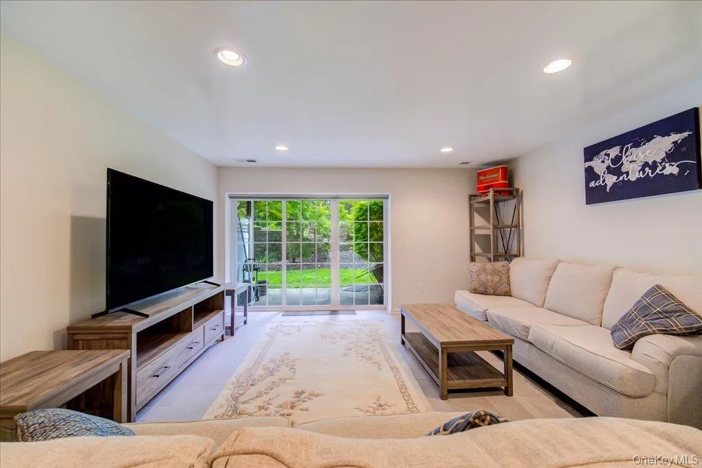 506 Southview Drive, Poughkeepsie, NY, 2 Bedrooms Bedrooms, 8 Rooms Rooms,2 BathroomsBathrooms,Residential,For Rent,Southview,0,1001356 506 Southview Drive, Poughkeepsie, NY, 2 Bedrooms Bedrooms, 8 Rooms Rooms,2 BathroomsBathrooms,Residential,For Rent,Southview,0,1001356