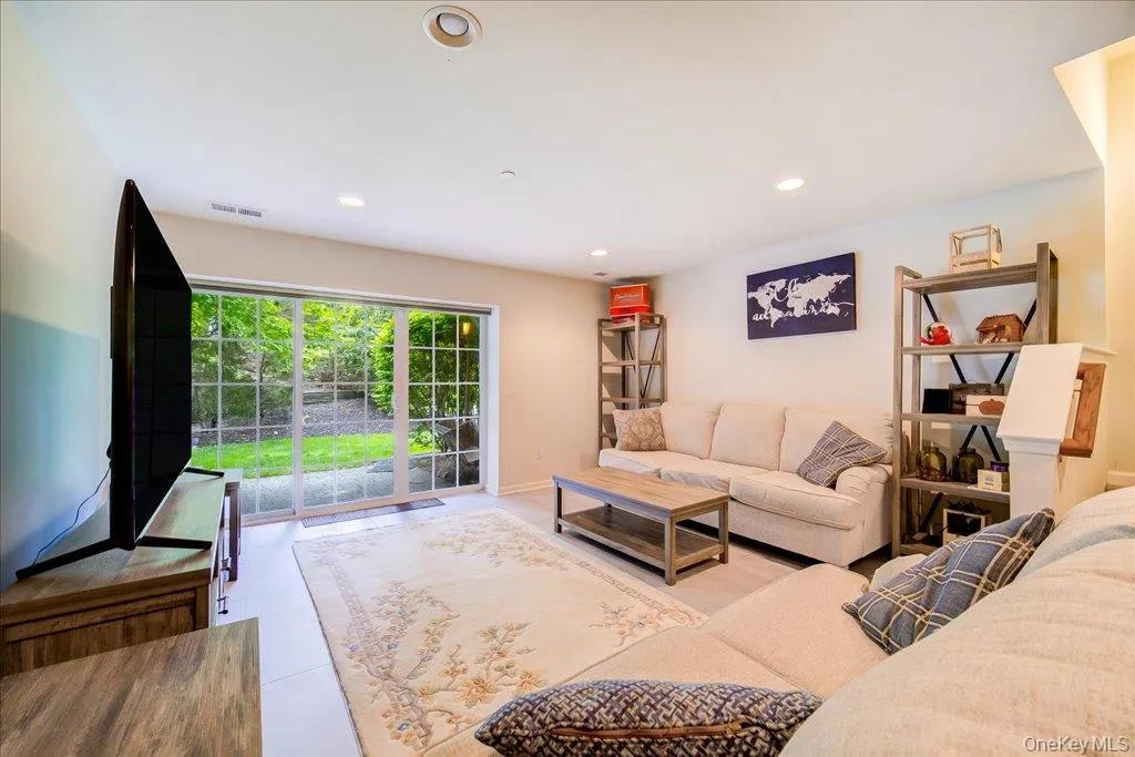 506 Southview Drive, Poughkeepsie, NY, 2 Bedrooms Bedrooms, 8 Rooms Rooms,2 BathroomsBathrooms,Residential,For Rent,Southview,0,1001356 506 Southview Drive, Poughkeepsie, NY, 2 Bedrooms Bedrooms, 8 Rooms Rooms,2 BathroomsBathrooms,Residential,For Rent,Southview,0,1001356