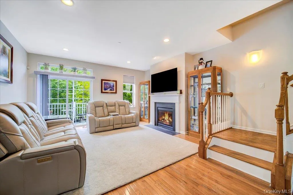 506 Southview Drive, Poughkeepsie, NY, 2 Bedrooms Bedrooms, 8 Rooms Rooms,2 BathroomsBathrooms,Residential,For Rent,Southview,0,1001356 506 Southview Drive, Poughkeepsie, NY, 2 Bedrooms Bedrooms, 8 Rooms Rooms,2 BathroomsBathrooms,Residential,For Rent,Southview,0,1001356