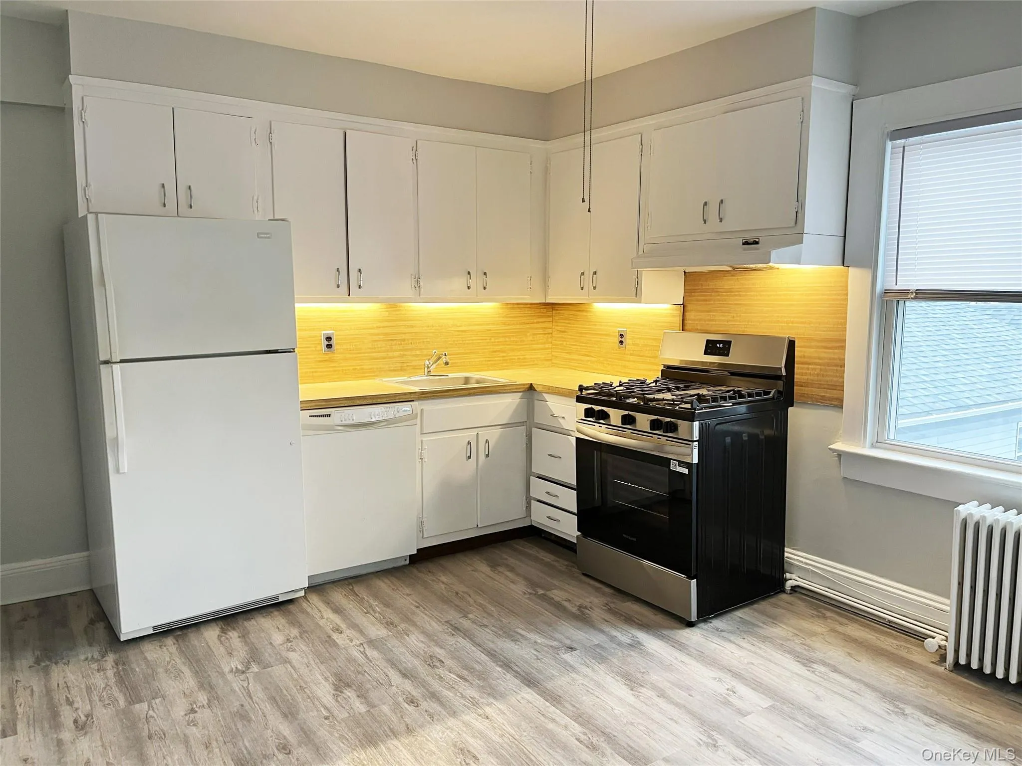 208 Ashford Avenue, Greenburgh, NY, 1 Bedroom Bedrooms, 3 Rooms Rooms,1 BathroomBathrooms,Residential Lease,For Rent,Ashford,0,1001363 208 Ashford Avenue, Greenburgh, NY, 1 Bedroom Bedrooms, 3 Rooms Rooms,1 BathroomBathrooms,Residential Lease,For Rent,Ashford,0,1001363