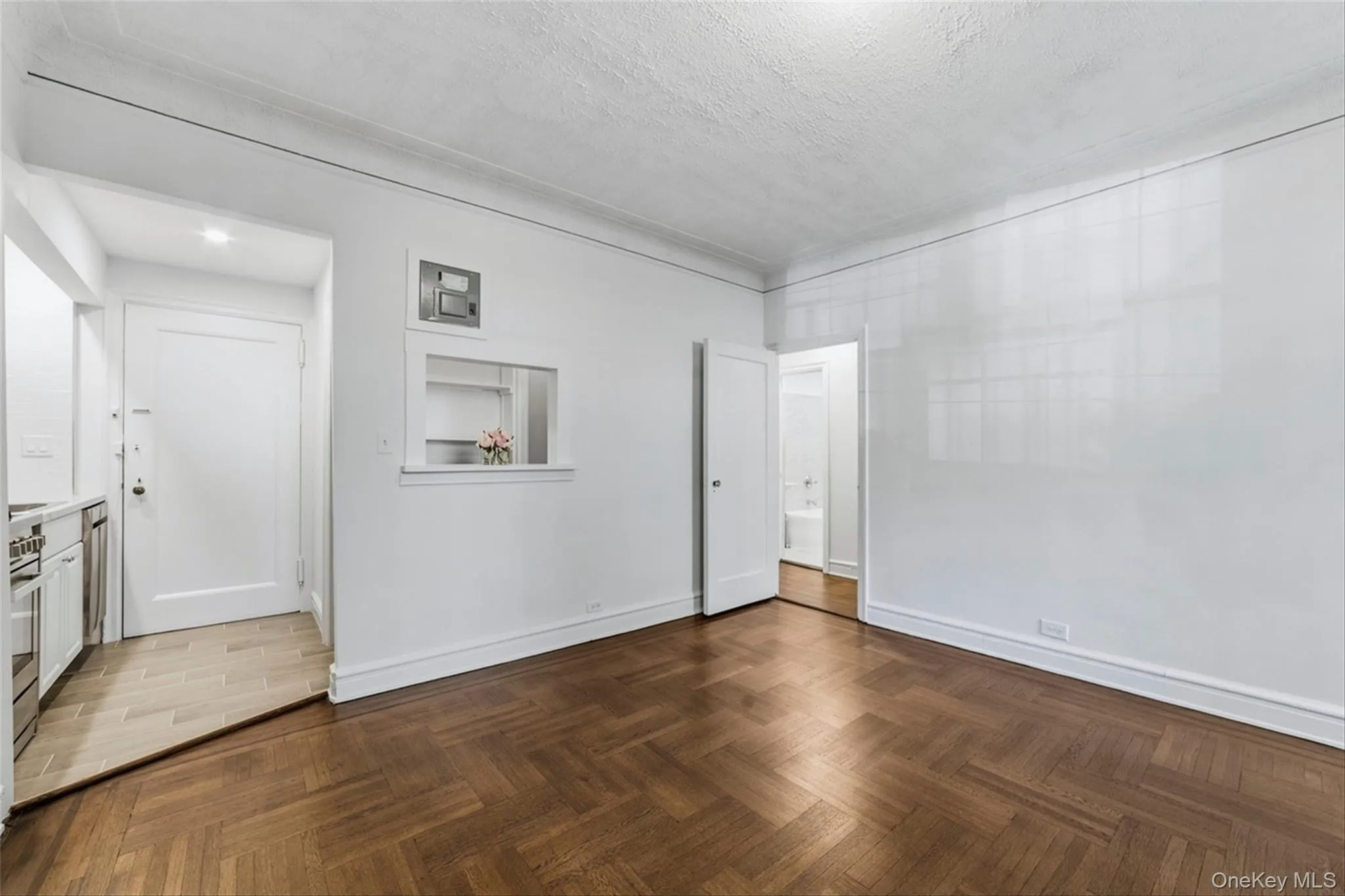 14 Chatsworth Avenue, Mamaroneck, NY, 1 Bedroom Bedrooms, 3 Rooms Rooms,1 BathroomBathrooms,Residential Lease,For Rent,Chatsworth,0,1001369 14 Chatsworth Avenue, Mamaroneck, NY, 1 Bedroom Bedrooms, 3 Rooms Rooms,1 BathroomBathrooms,Residential Lease,For Rent,Chatsworth,0,1001369
