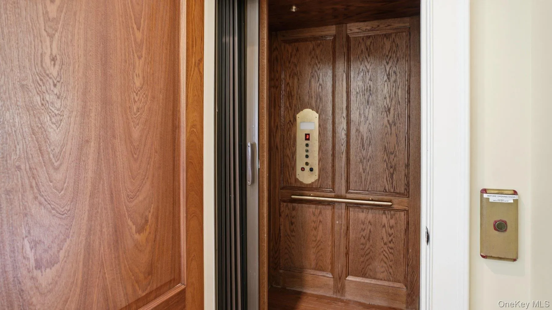 Elevator Elevator