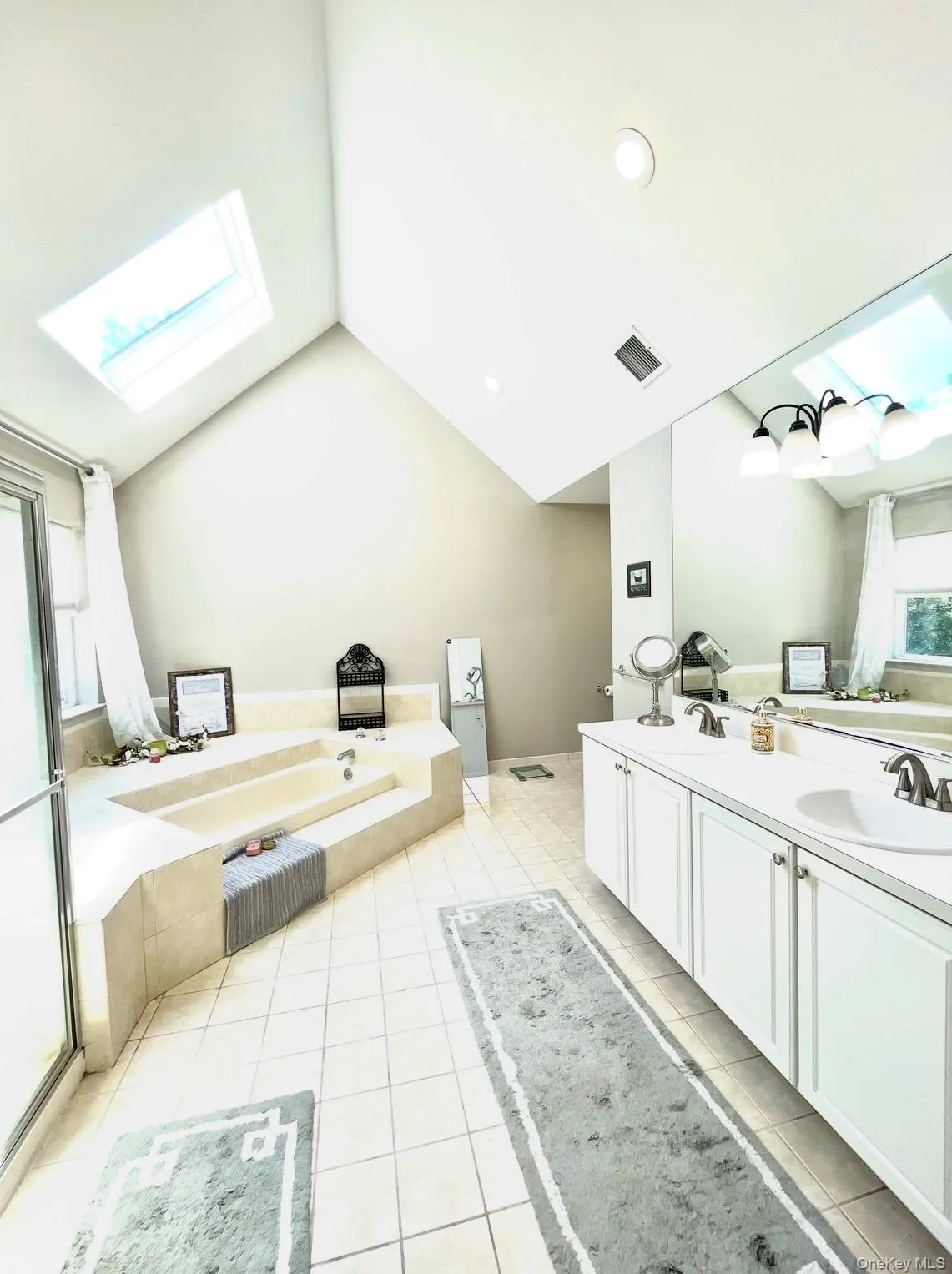 15 Silas Woods Road, Brookhaven, NY, 5 Bedrooms Bedrooms, 10 Rooms Rooms,3 BathroomsBathrooms,Residential,For Rent,Silas Woods,0,1001375 15 Silas Woods Road, Brookhaven, NY, 5 Bedrooms Bedrooms, 10 Rooms Rooms,3 BathroomsBathrooms,Residential,For Rent,Silas Woods,0,1001375