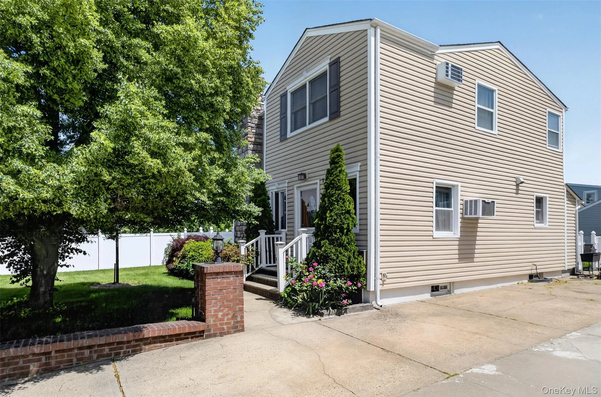 56 Dail Street, North Hempstead, NY, 5 Bedrooms Bedrooms, 10 Rooms Rooms,2 BathroomsBathrooms,Residential,For Rent,Dail,0,1001377 56 Dail Street, North Hempstead, NY, 5 Bedrooms Bedrooms, 10 Rooms Rooms,2 BathroomsBathrooms,Residential,For Rent,Dail,0,1001377