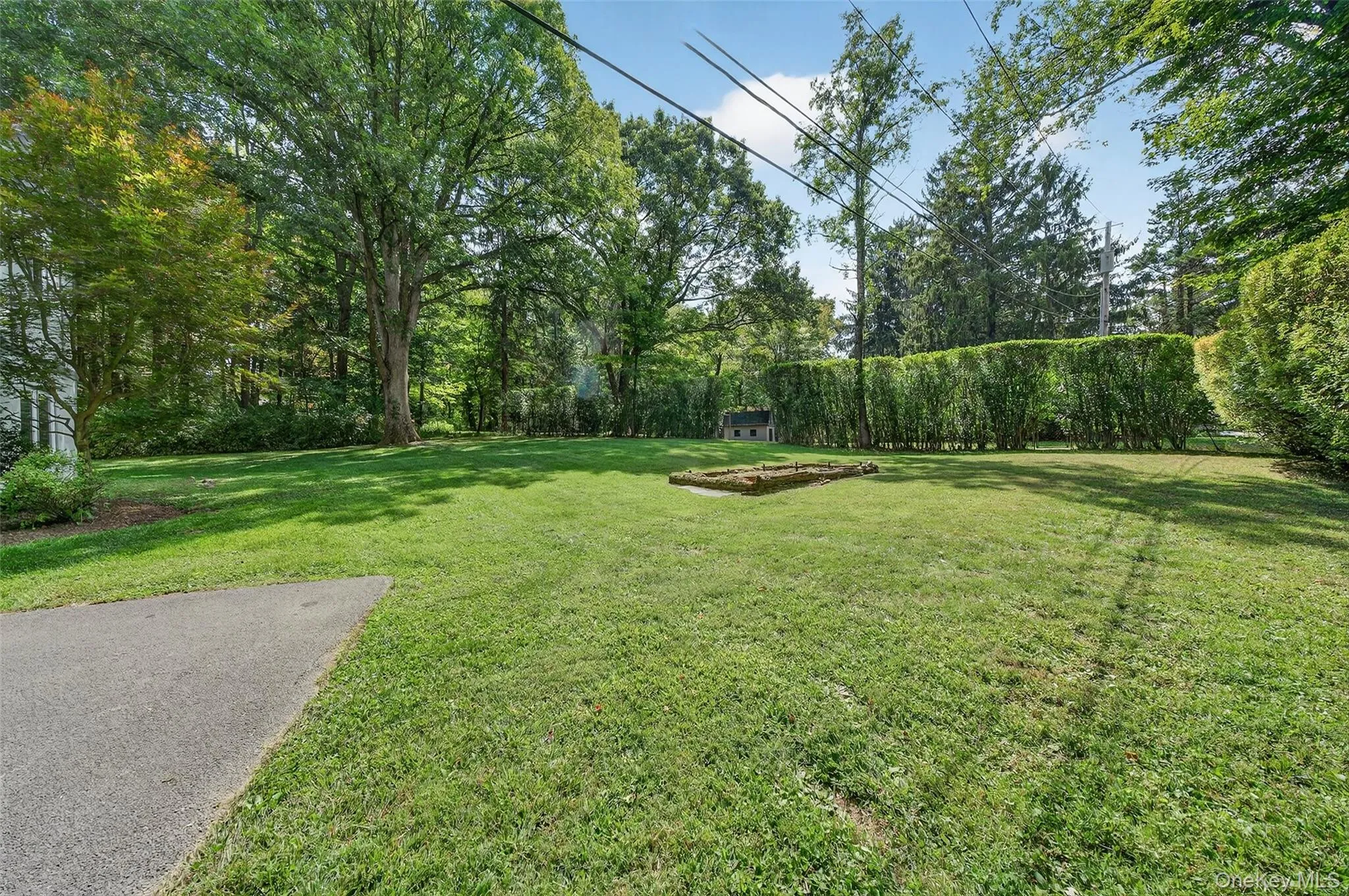 A lot of yard to enjoy and... you don't need to mow! A lot of yard to enjoy and... you don't need to mow!