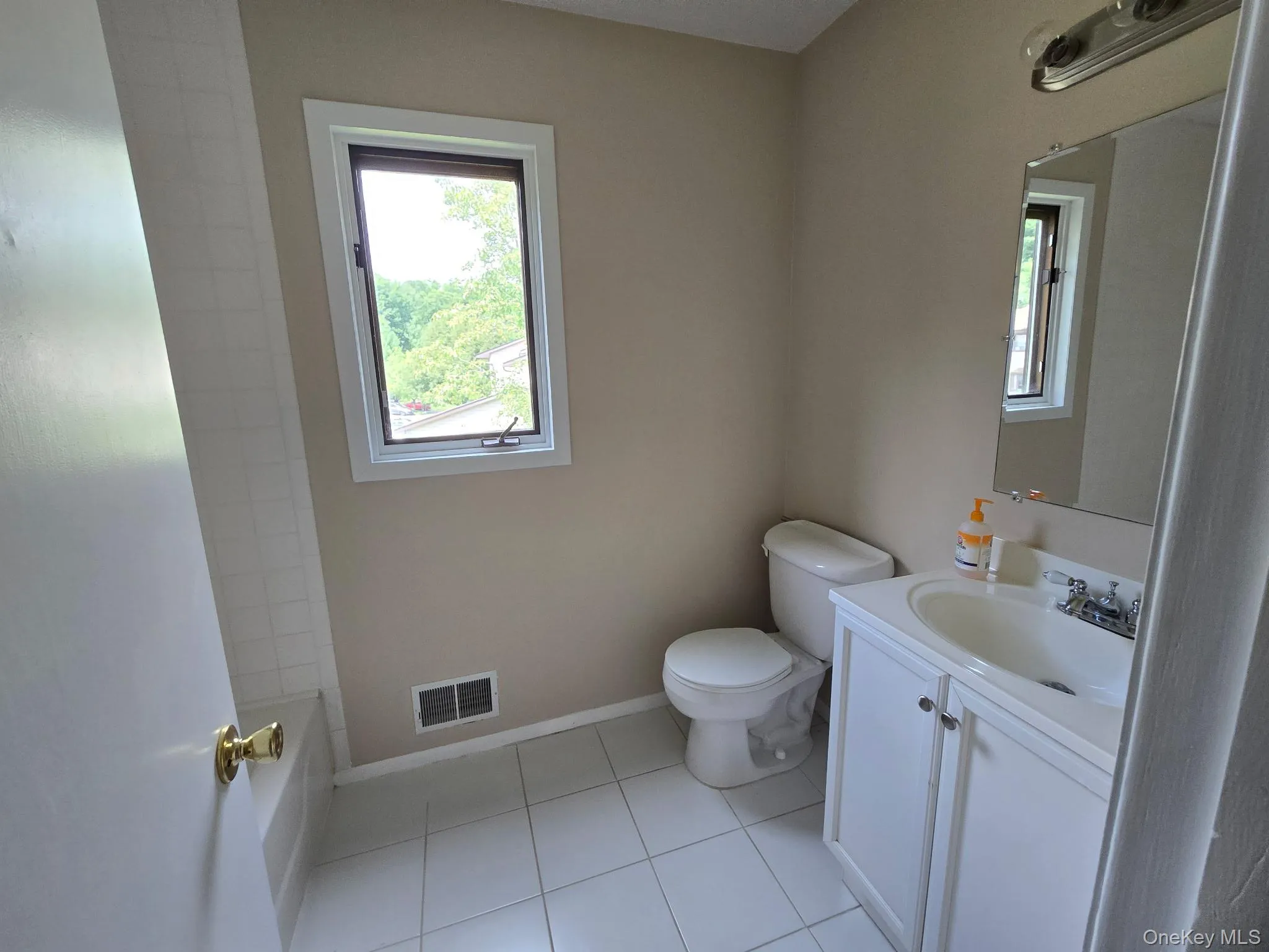 256 Heritage Lane, Chester Town, NY, 3 Bedrooms Bedrooms, 6 Rooms Rooms,2 BathroomsBathrooms,Residential Lease,For Rent,Heritage,0,1001393 256 Heritage Lane, Chester Town, NY, 3 Bedrooms Bedrooms, 6 Rooms Rooms,2 BathroomsBathrooms,Residential Lease,For Rent,Heritage,0,1001393