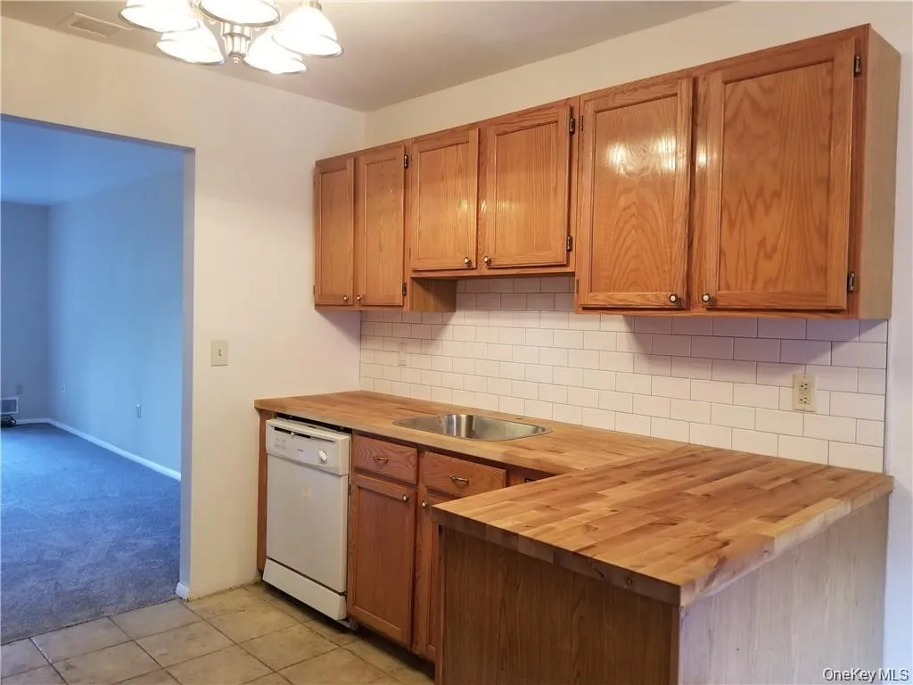 256 Heritage Lane, Chester Town, NY, 3 Bedrooms Bedrooms, 6 Rooms Rooms,2 BathroomsBathrooms,Residential Lease,For Rent,Heritage,0,1001393 256 Heritage Lane, Chester Town, NY, 3 Bedrooms Bedrooms, 6 Rooms Rooms,2 BathroomsBathrooms,Residential Lease,For Rent,Heritage,0,1001393