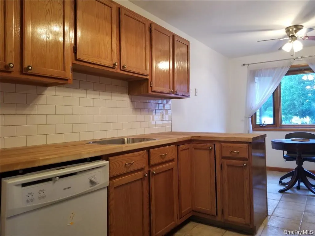 256 Heritage Lane, Chester Town, NY, 3 Bedrooms Bedrooms, 6 Rooms Rooms,2 BathroomsBathrooms,Residential Lease,For Rent,Heritage,0,1001393 256 Heritage Lane, Chester Town, NY, 3 Bedrooms Bedrooms, 6 Rooms Rooms,2 BathroomsBathrooms,Residential Lease,For Rent,Heritage,0,1001393