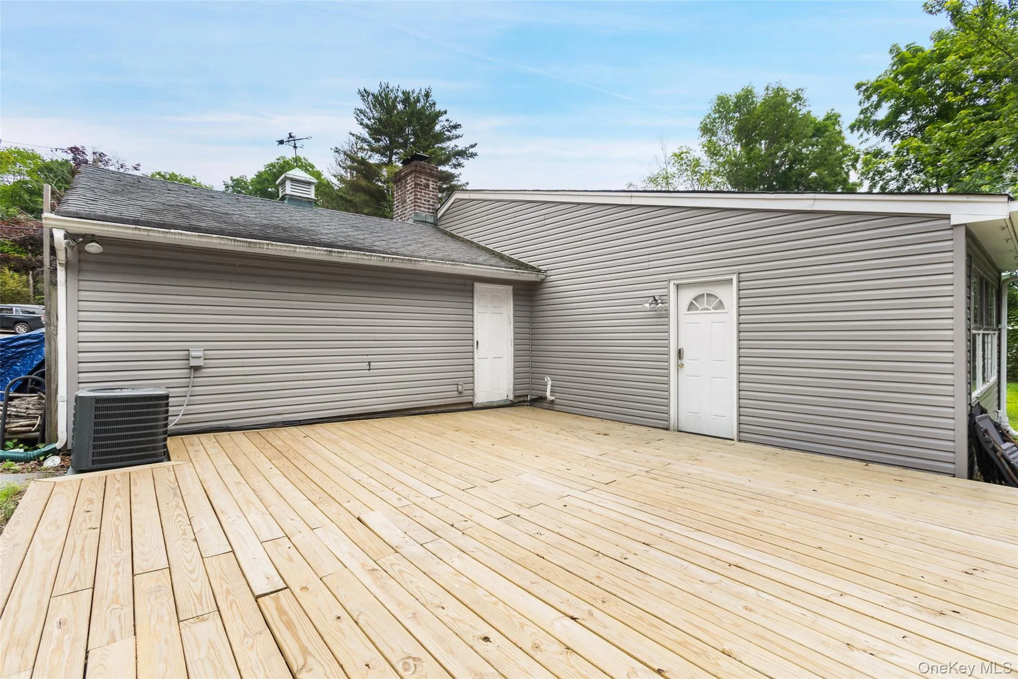 Expansive wood deck Expansive wood deck