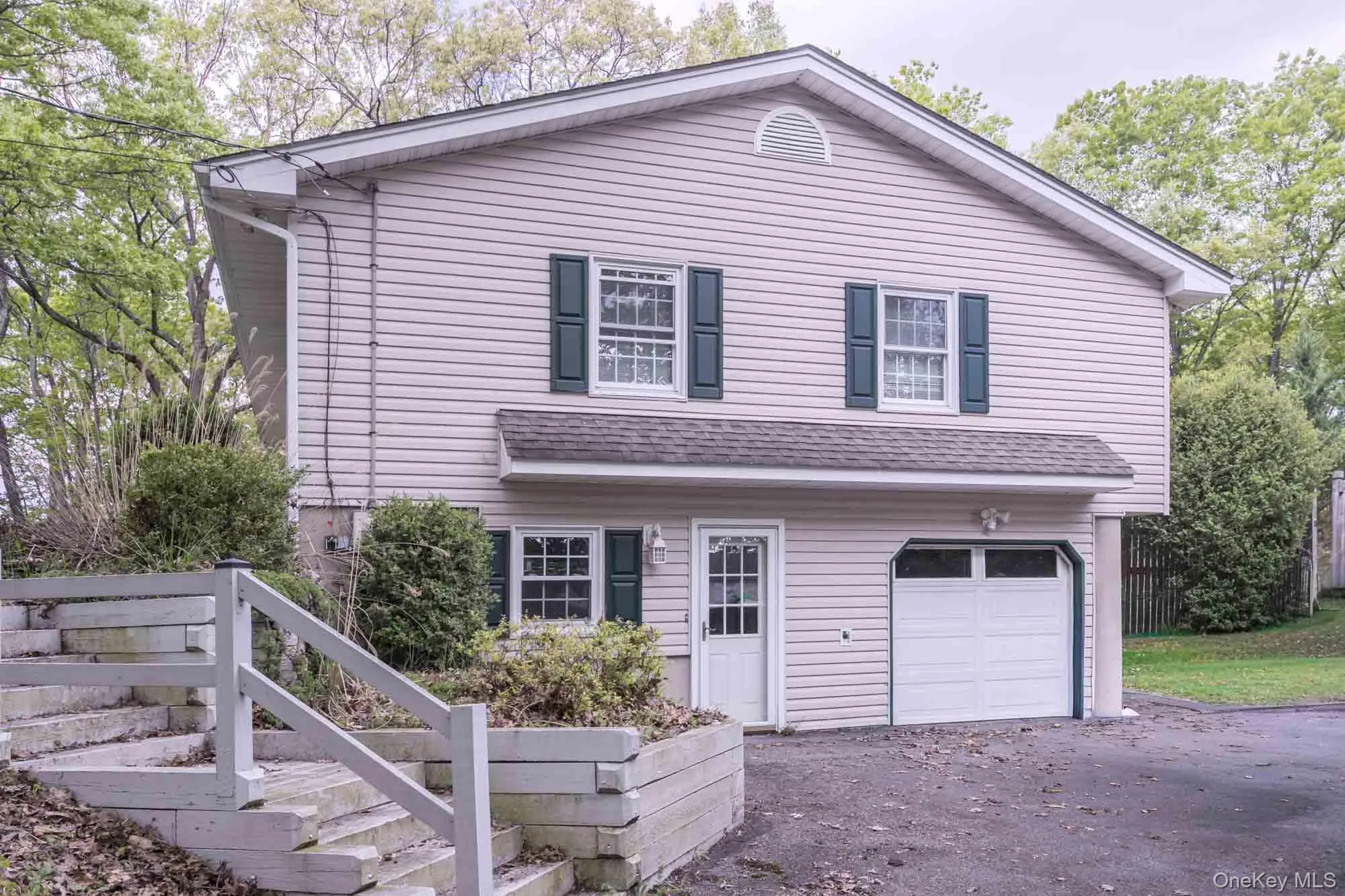18 Southside Drive, Chester Town, NY, 4 Bedrooms Bedrooms, 10 Rooms Rooms,3 BathroomsBathrooms,Residential Sale,For Rent,Southside,0,1001395 18 Southside Drive, Chester Town, NY, 4 Bedrooms Bedrooms, 10 Rooms Rooms,3 BathroomsBathrooms,Residential Sale,For Rent,Southside,0,1001395