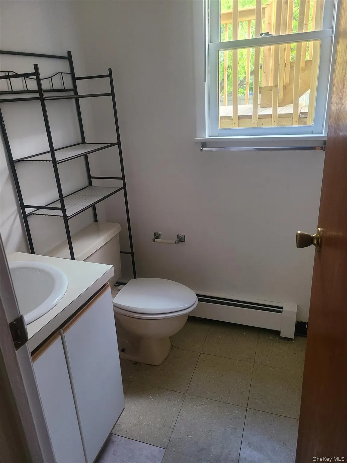 4 Walnut Street, Islip, NY, 1 Bedroom Bedrooms, 3 Rooms Rooms,1 BathroomBathrooms,Residential Lease,For Rent,Walnut,0,1001399 4 Walnut Street, Islip, NY, 1 Bedroom Bedrooms, 3 Rooms Rooms,1 BathroomBathrooms,Residential Lease,For Rent,Walnut,0,1001399