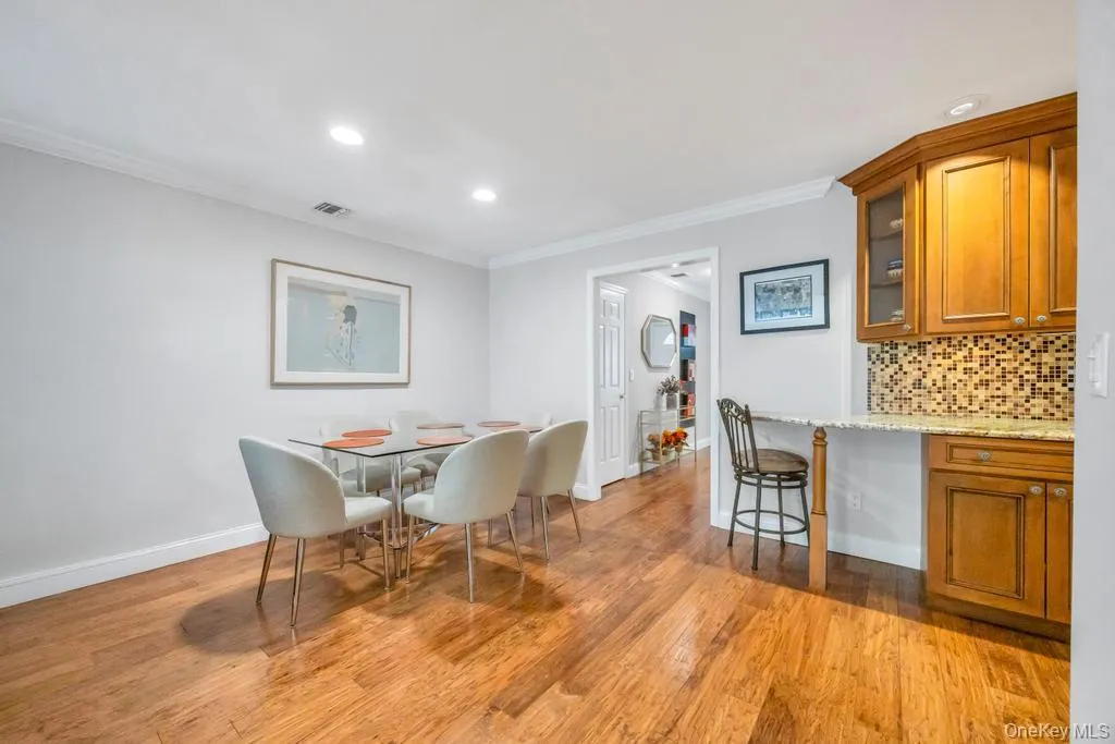 1153 Savoy Drive, Huntington, NY, 2 Bedrooms Bedrooms, 6 Rooms Rooms,2 BathroomsBathrooms,Residential,For Rent,Savoy,0,1001407 1153 Savoy Drive, Huntington, NY, 2 Bedrooms Bedrooms, 6 Rooms Rooms,2 BathroomsBathrooms,Residential,For Rent,Savoy,0,1001407