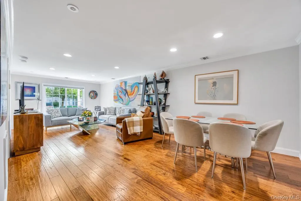 1153 Savoy Drive, Huntington, NY, 2 Bedrooms Bedrooms, 6 Rooms Rooms,2 BathroomsBathrooms,Residential,For Rent,Savoy,0,1001407 1153 Savoy Drive, Huntington, NY, 2 Bedrooms Bedrooms, 6 Rooms Rooms,2 BathroomsBathrooms,Residential,For Rent,Savoy,0,1001407