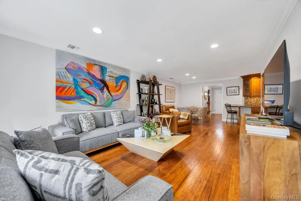 1153 Savoy Drive, Huntington, NY, 2 Bedrooms Bedrooms, 6 Rooms Rooms,2 BathroomsBathrooms,Residential,For Rent,Savoy,0,1001407 1153 Savoy Drive, Huntington, NY, 2 Bedrooms Bedrooms, 6 Rooms Rooms,2 BathroomsBathrooms,Residential,For Rent,Savoy,0,1001407