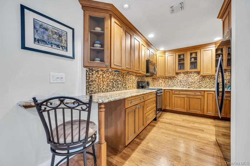 1153 Savoy Drive, Huntington, NY, 2 Bedrooms Bedrooms, 6 Rooms Rooms,2 BathroomsBathrooms,Residential,For Rent,Savoy,0,1001407 1153 Savoy Drive, Huntington, NY, 2 Bedrooms Bedrooms, 6 Rooms Rooms,2 BathroomsBathrooms,Residential,For Rent,Savoy,0,1001407
