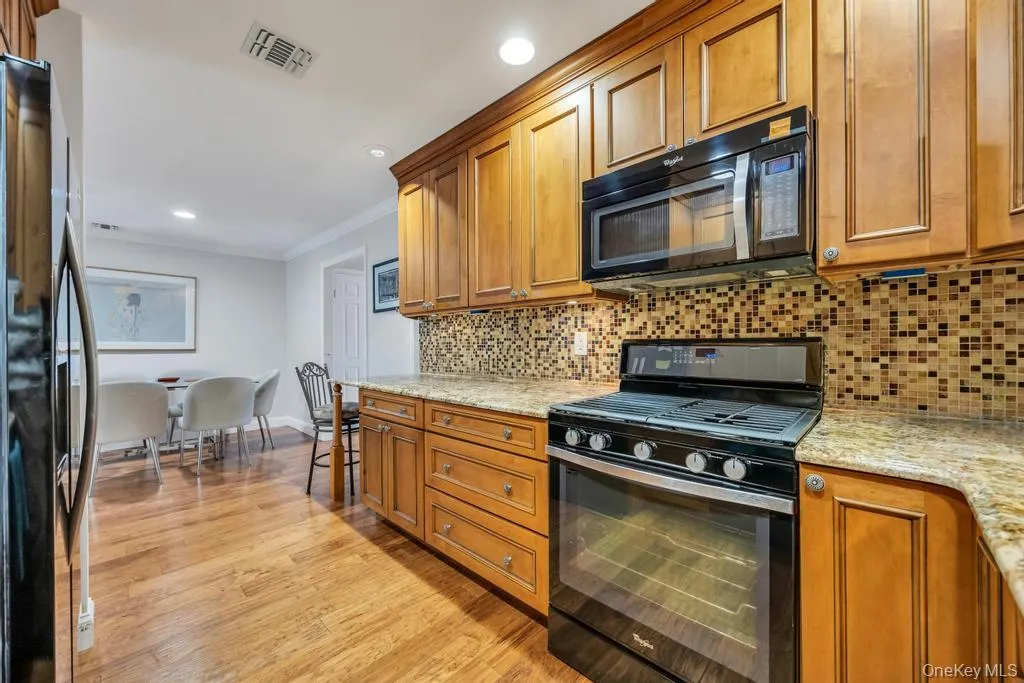 1153 Savoy Drive, Huntington, NY, 2 Bedrooms Bedrooms, 6 Rooms Rooms,2 BathroomsBathrooms,Residential,For Rent,Savoy,0,1001407 1153 Savoy Drive, Huntington, NY, 2 Bedrooms Bedrooms, 6 Rooms Rooms,2 BathroomsBathrooms,Residential,For Rent,Savoy,0,1001407