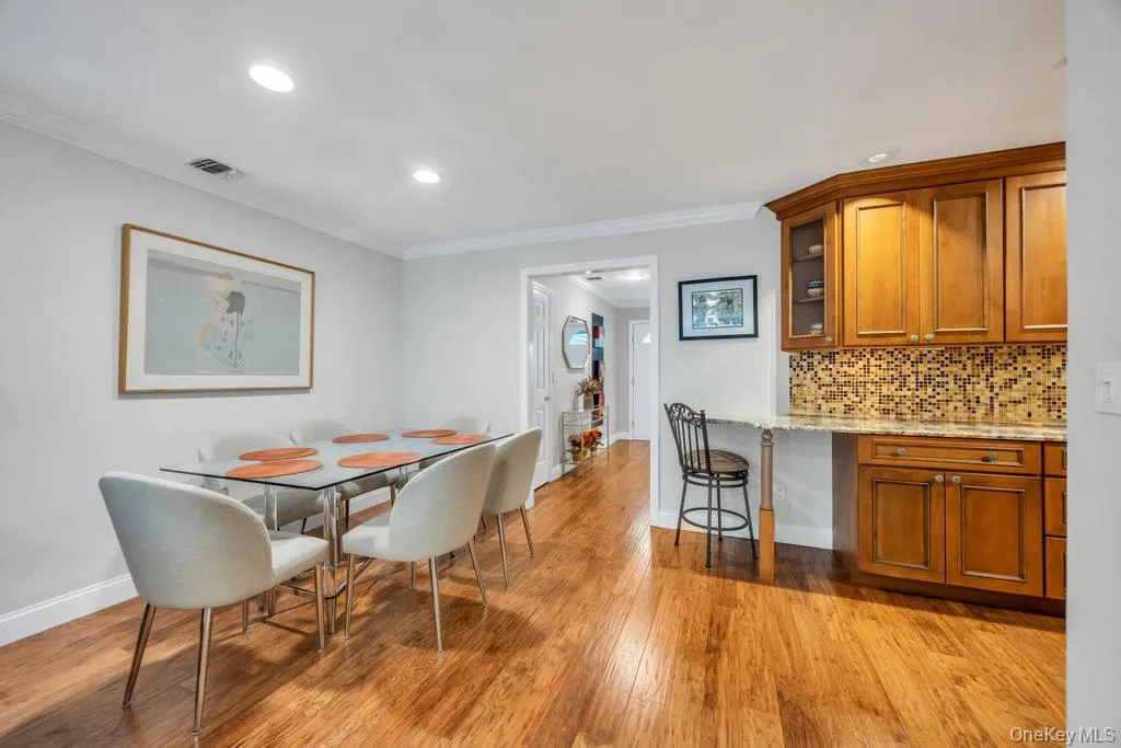 1153 Savoy Drive, Huntington, NY, 2 Bedrooms Bedrooms, 6 Rooms Rooms,2 BathroomsBathrooms,Residential,For Rent,Savoy,0,1001407 1153 Savoy Drive, Huntington, NY, 2 Bedrooms Bedrooms, 6 Rooms Rooms,2 BathroomsBathrooms,Residential,For Rent,Savoy,0,1001407