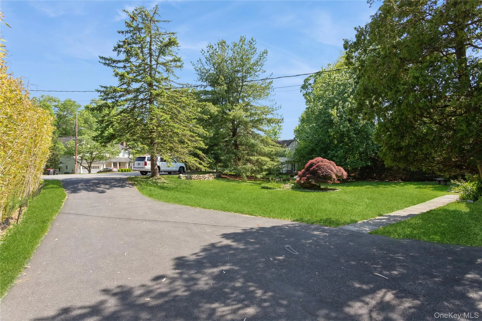 Deep driveway that can accommodate 6 cars Deep driveway that can accommodate 6 cars