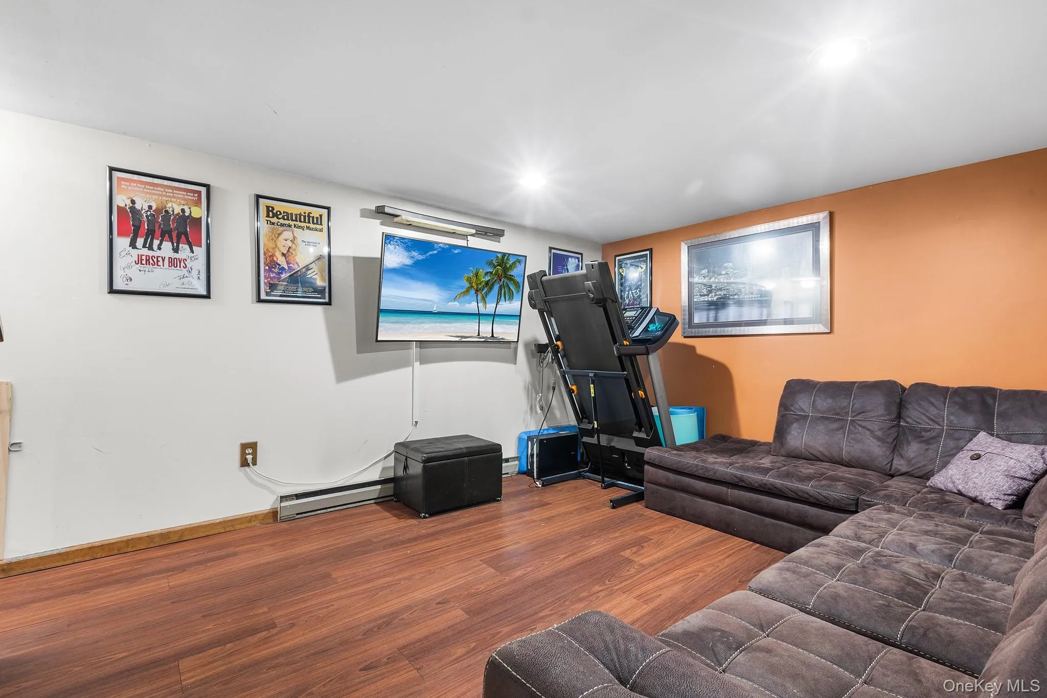 11 Sharon Drive, Lloyd, NY, 3 Bedrooms Bedrooms, 5 Rooms Rooms,1 BathroomBathrooms,Residential,For Rent,Sharon,0,KEY1001435 11 Sharon Drive, Lloyd, NY, 3 Bedrooms Bedrooms, 5 Rooms Rooms,1 BathroomBathrooms,Residential,For Rent,Sharon,0,KEY1001435