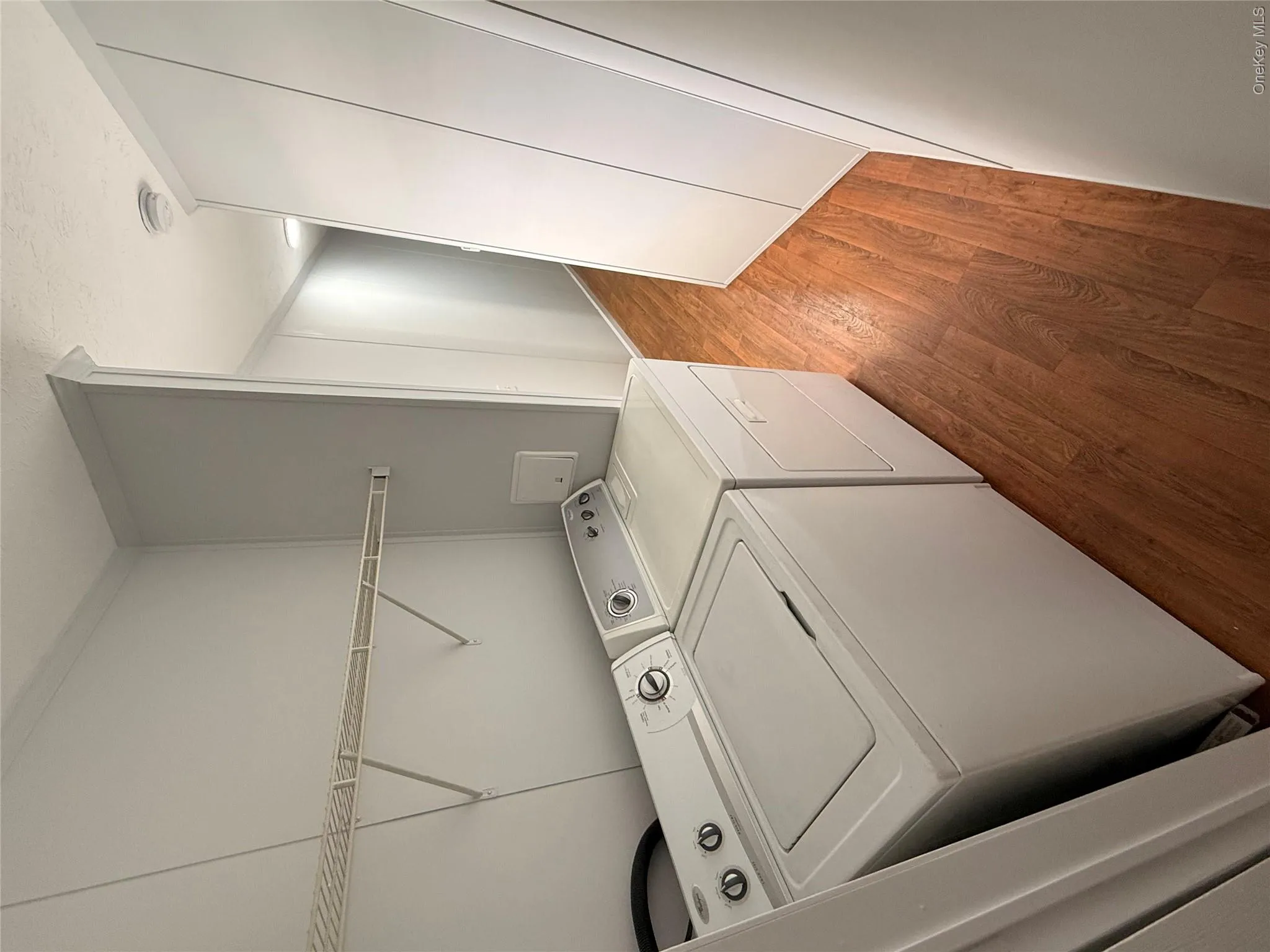 37 Hubbard Avenue, Riverhead, NY, 2 Bedrooms Bedrooms, 2 Rooms Rooms,1 BathroomBathrooms,Residential Sale,For Rent,Hubbard,0,1001440 37 Hubbard Avenue, Riverhead, NY, 2 Bedrooms Bedrooms, 2 Rooms Rooms,1 BathroomBathrooms,Residential Sale,For Rent,Hubbard,0,1001440