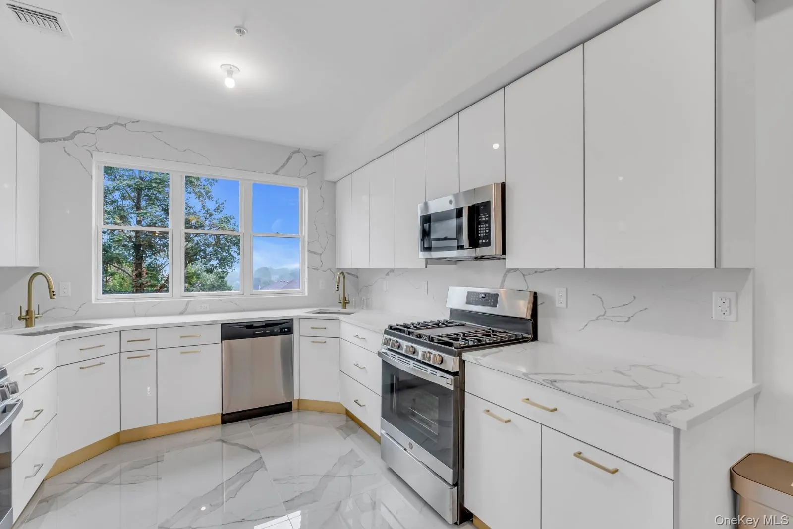 182 Blauvelt Road, Ramapo, NY, 5 Bedrooms Bedrooms, 14 Rooms Rooms,3 BathroomsBathrooms,Residential,For Rent,Blauvelt,0,1001442 182 Blauvelt Road, Ramapo, NY, 5 Bedrooms Bedrooms, 14 Rooms Rooms,3 BathroomsBathrooms,Residential,For Rent,Blauvelt,0,1001442