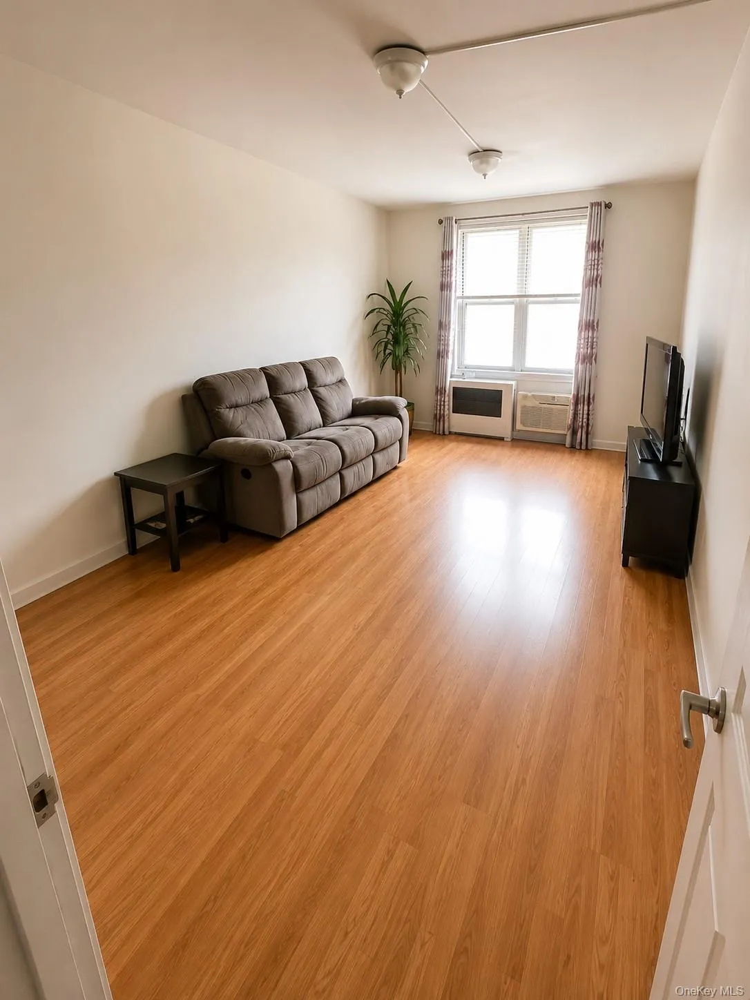 5133 Goldsmith Street, New York, NY, 2 Bedrooms Bedrooms, 4 Rooms Rooms,1 BathroomBathrooms,Residential Sale,For Rent,Goldsmith,0,1001461 5133 Goldsmith Street, New York, NY, 2 Bedrooms Bedrooms, 4 Rooms Rooms,1 BathroomBathrooms,Residential Sale,For Rent,Goldsmith,0,1001461