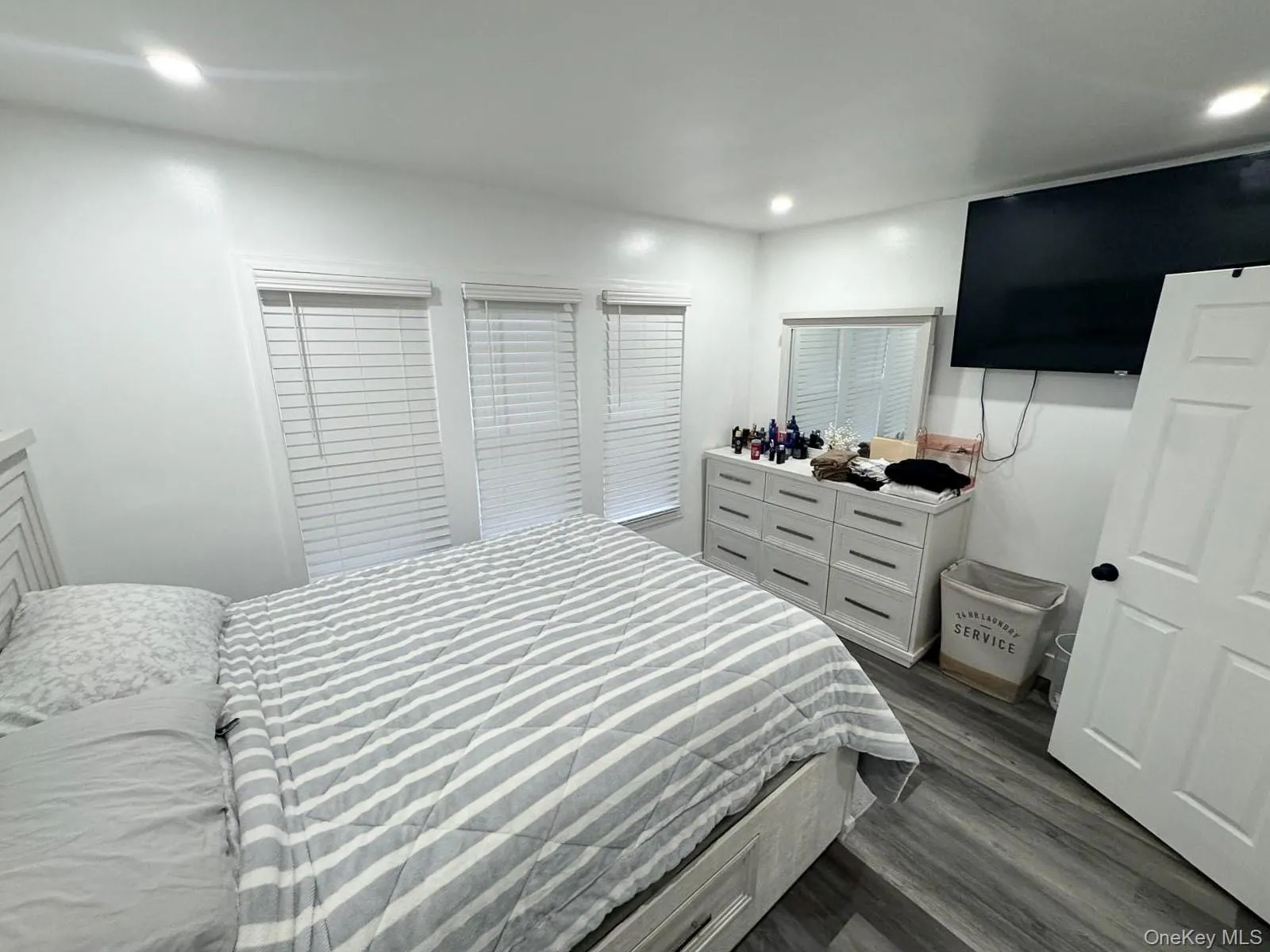 13211 131st Avenue, New York, NY, 3 Bedrooms Bedrooms, 6 Rooms Rooms,1 BathroomBathrooms,Residential,For Rent,131st,0,1001462 13211 131st Avenue, New York, NY, 3 Bedrooms Bedrooms, 6 Rooms Rooms,1 BathroomBathrooms,Residential,For Rent,131st,0,1001462