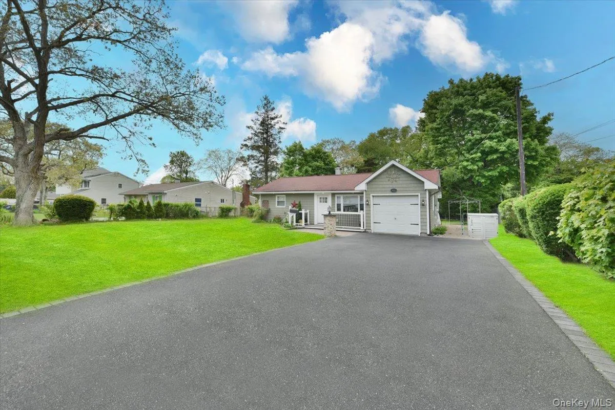 1056 Ocean Avenue, Islip, NY, 3 Bedrooms Bedrooms, 7 Rooms Rooms,2 BathroomsBathrooms,Residential,For Rent,Ocean,0,1001477 1056 Ocean Avenue, Islip, NY, 3 Bedrooms Bedrooms, 7 Rooms Rooms,2 BathroomsBathrooms,Residential,For Rent,Ocean,0,1001477