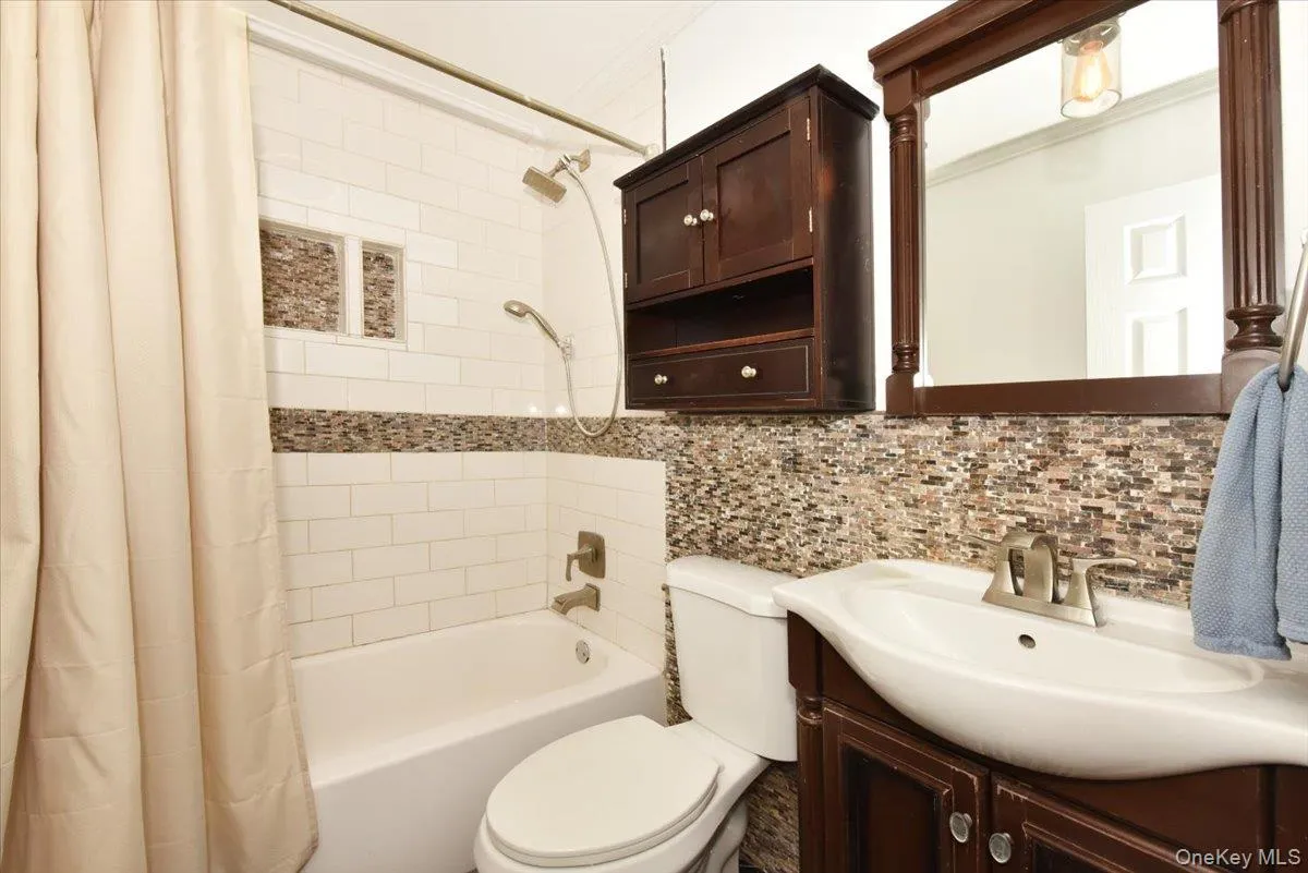 1056 Ocean Avenue, Islip, NY, 3 Bedrooms Bedrooms, 7 Rooms Rooms,2 BathroomsBathrooms,Residential,For Rent,Ocean,0,1001477 1056 Ocean Avenue, Islip, NY, 3 Bedrooms Bedrooms, 7 Rooms Rooms,2 BathroomsBathrooms,Residential,For Rent,Ocean,0,1001477