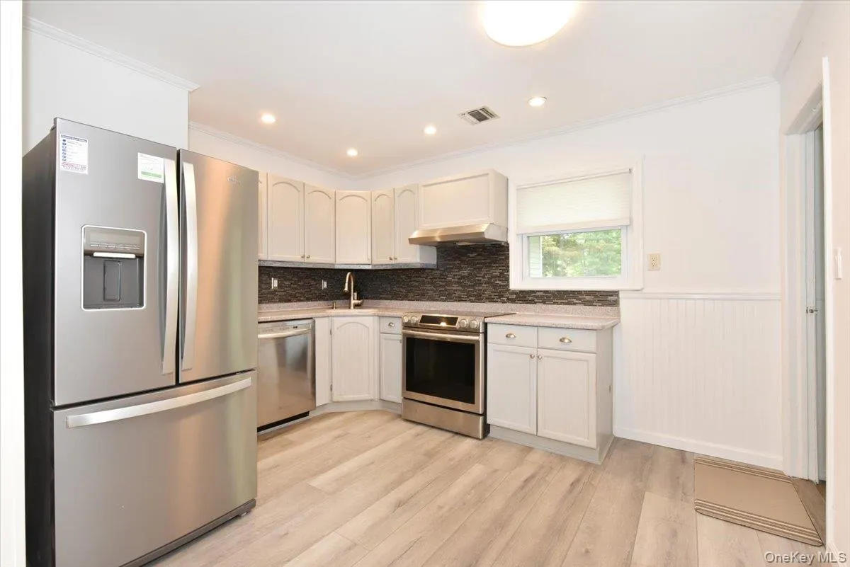 1056 Ocean Avenue, Islip, NY, 3 Bedrooms Bedrooms, 7 Rooms Rooms,2 BathroomsBathrooms,Residential,For Rent,Ocean,0,1001477 1056 Ocean Avenue, Islip, NY, 3 Bedrooms Bedrooms, 7 Rooms Rooms,2 BathroomsBathrooms,Residential,For Rent,Ocean,0,1001477