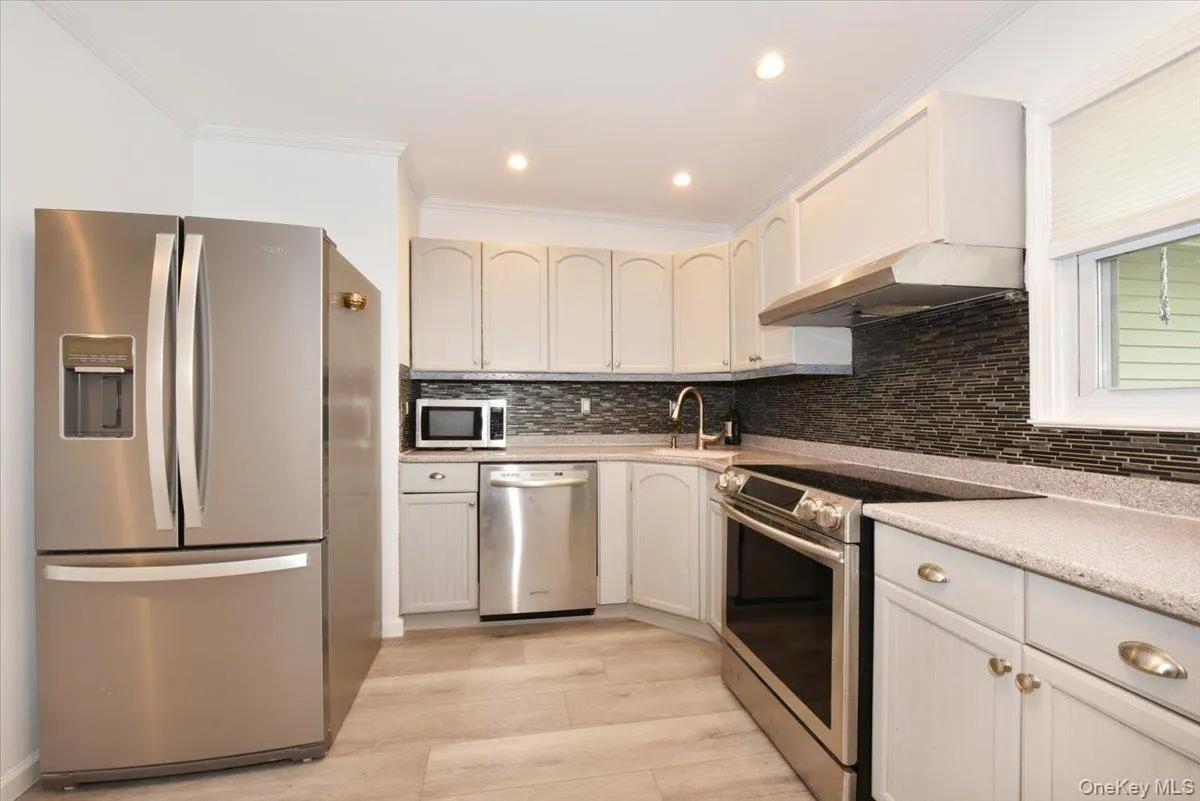 1056 Ocean Avenue, Islip, NY, 3 Bedrooms Bedrooms, 7 Rooms Rooms,2 BathroomsBathrooms,Residential,For Rent,Ocean,0,1001477 1056 Ocean Avenue, Islip, NY, 3 Bedrooms Bedrooms, 7 Rooms Rooms,2 BathroomsBathrooms,Residential,For Rent,Ocean,0,1001477