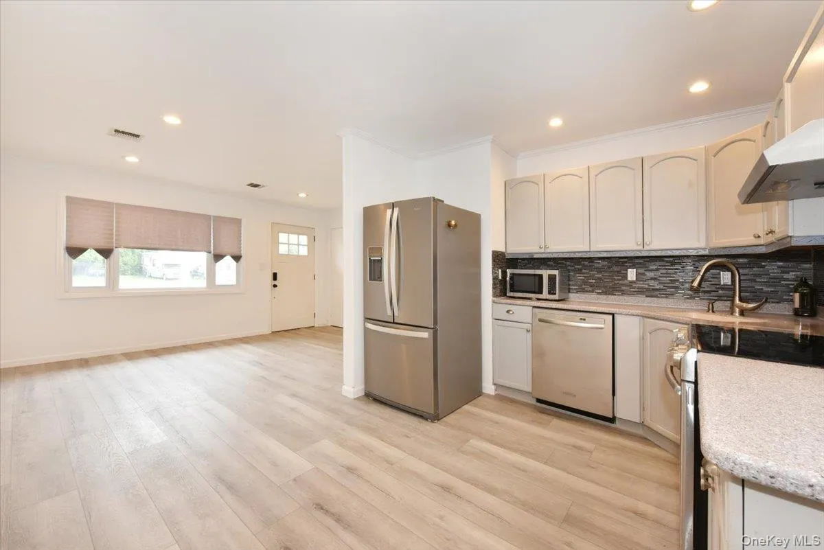 1056 Ocean Avenue, Islip, NY, 3 Bedrooms Bedrooms, 7 Rooms Rooms,2 BathroomsBathrooms,Residential,For Rent,Ocean,0,1001477 1056 Ocean Avenue, Islip, NY, 3 Bedrooms Bedrooms, 7 Rooms Rooms,2 BathroomsBathrooms,Residential,For Rent,Ocean,0,1001477