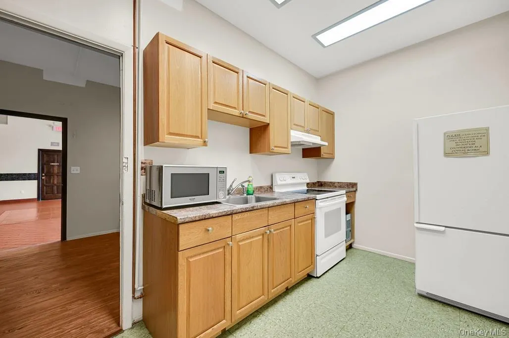 3 Granada Crescent, Greenburgh, NY, 3 Bedrooms Bedrooms, 7 Rooms Rooms,2 BathroomsBathrooms,Residential,For Rent,Granada,0,1001485 3 Granada Crescent, Greenburgh, NY, 3 Bedrooms Bedrooms, 7 Rooms Rooms,2 BathroomsBathrooms,Residential,For Rent,Granada,0,1001485