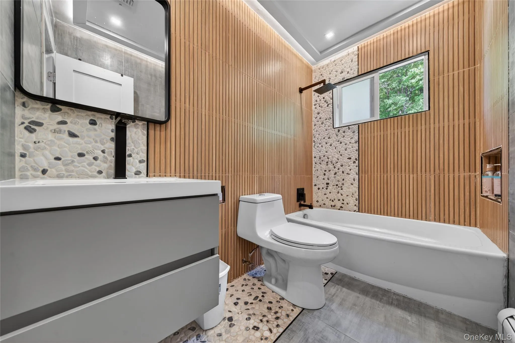 18 Arlington Drive, Blooming Grove, NY, 4 Bedrooms Bedrooms, 7 Rooms Rooms,2 BathroomsBathrooms,Residential Sale,For Rent,Arlington,0,1001497 18 Arlington Drive, Blooming Grove, NY, 4 Bedrooms Bedrooms, 7 Rooms Rooms,2 BathroomsBathrooms,Residential Sale,For Rent,Arlington,0,1001497