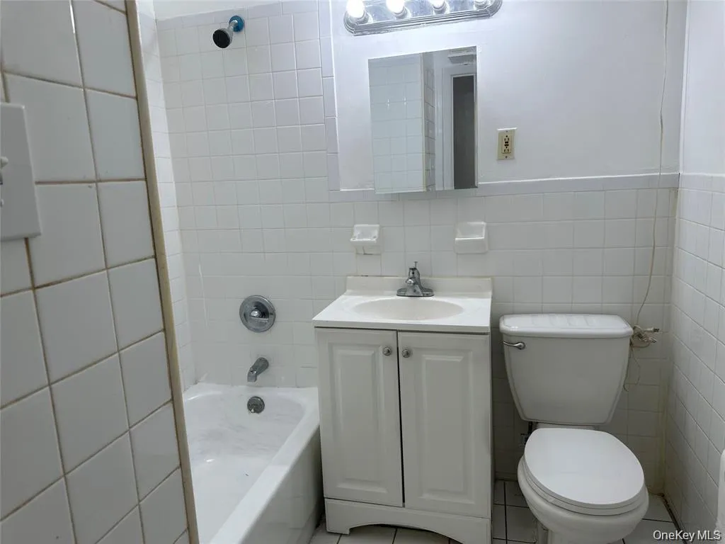 8410 101 Street, New York, NY, 2 Bedrooms Bedrooms, 5 Rooms Rooms,1 BathroomBathrooms,Residential Lease,For Rent,101,0,1001506 8410 101 Street, New York, NY, 2 Bedrooms Bedrooms, 5 Rooms Rooms,1 BathroomBathrooms,Residential Lease,For Rent,101,0,1001506