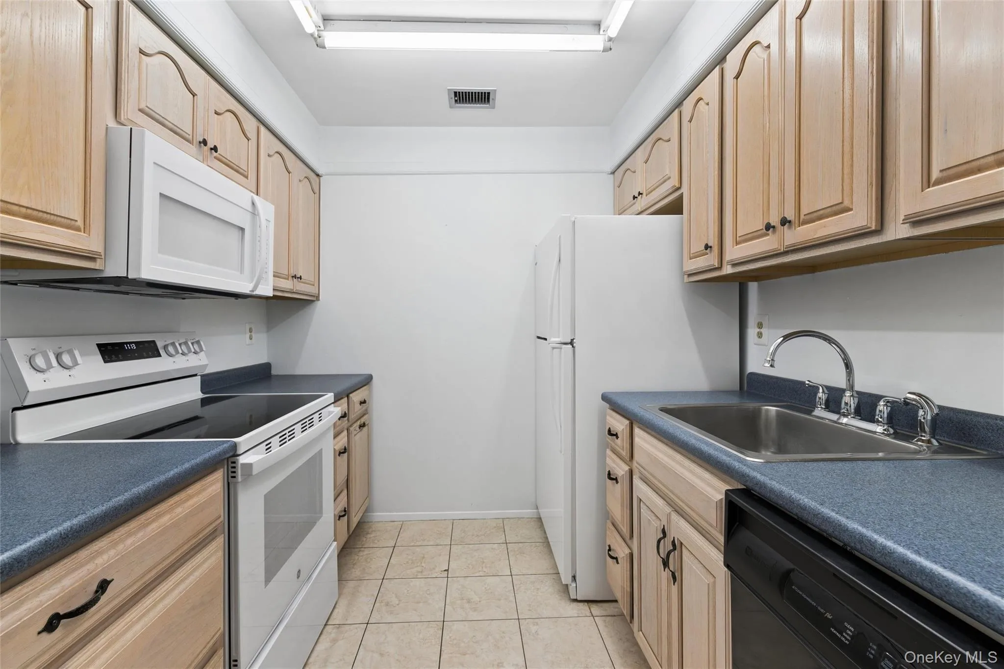132 Birchwood Road, Brookhaven, NY, 2 Bedrooms Bedrooms, 6 Rooms Rooms,1 BathroomBathrooms,Residential,For Rent,Birchwood,0,1001507 132 Birchwood Road, Brookhaven, NY, 2 Bedrooms Bedrooms, 6 Rooms Rooms,1 BathroomBathrooms,Residential,For Rent,Birchwood,0,1001507