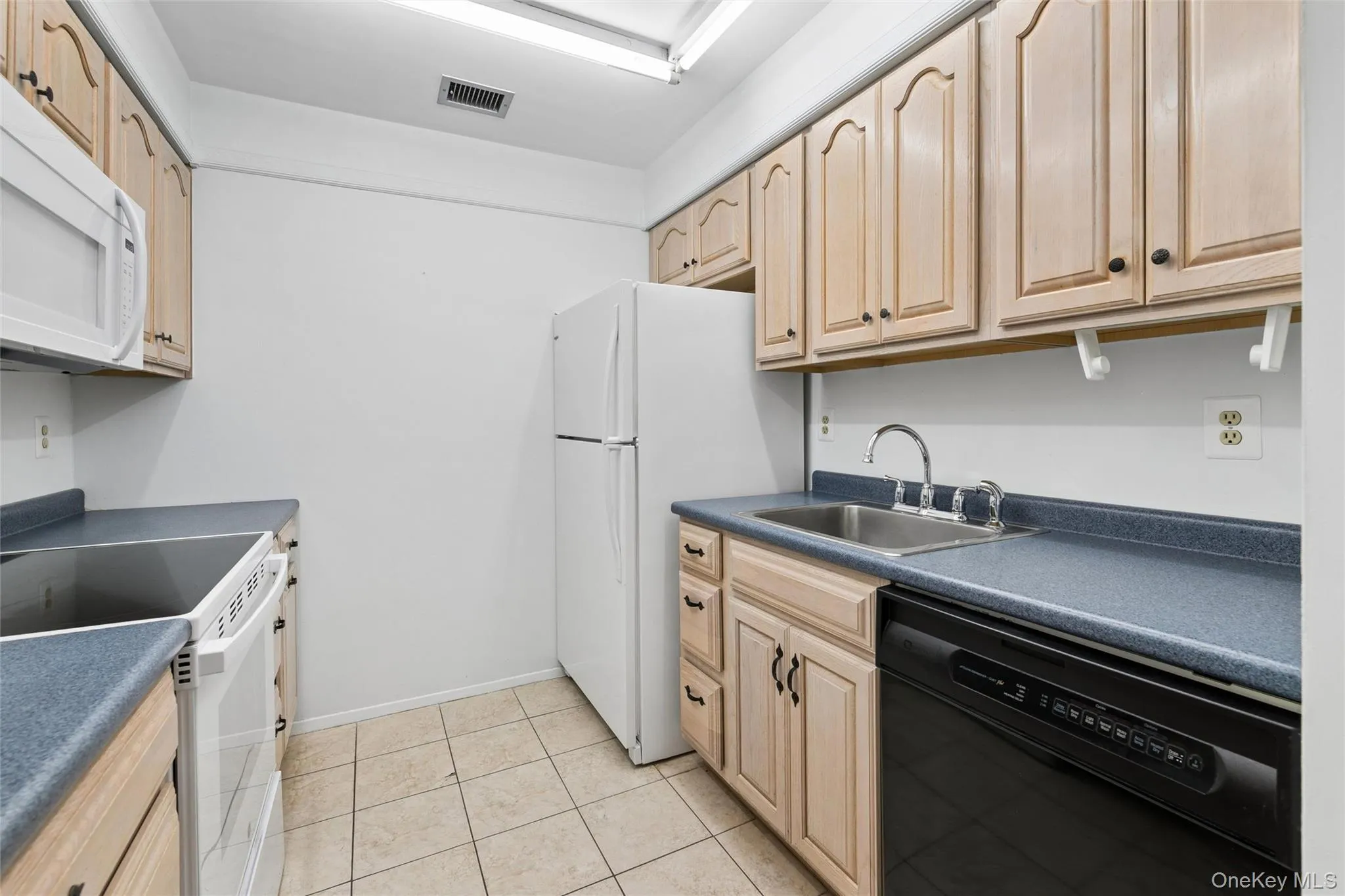 132 Birchwood Road, Brookhaven, NY, 2 Bedrooms Bedrooms, 6 Rooms Rooms,1 BathroomBathrooms,Residential,For Rent,Birchwood,0,1001507 132 Birchwood Road, Brookhaven, NY, 2 Bedrooms Bedrooms, 6 Rooms Rooms,1 BathroomBathrooms,Residential,For Rent,Birchwood,0,1001507