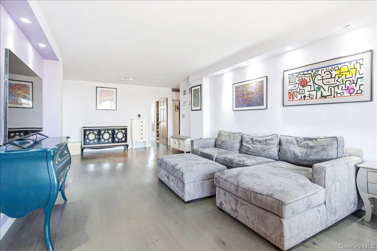 70-25 Yellowstone Boulevard, New York, NY, 2 Bedrooms Bedrooms, 6 Rooms Rooms,2 BathroomsBathrooms,Residential Sale,For Rent,Yellowstone,0,1001508 70-25 Yellowstone Boulevard, New York, NY, 2 Bedrooms Bedrooms, 6 Rooms Rooms,2 BathroomsBathrooms,Residential Sale,For Rent,Yellowstone,0,1001508