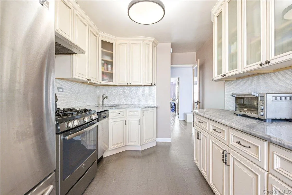 70-25 Yellowstone Boulevard, New York, NY, 2 Bedrooms Bedrooms, 6 Rooms Rooms,2 BathroomsBathrooms,Residential Sale,For Rent,Yellowstone,0,1001508 70-25 Yellowstone Boulevard, New York, NY, 2 Bedrooms Bedrooms, 6 Rooms Rooms,2 BathroomsBathrooms,Residential Sale,For Rent,Yellowstone,0,1001508