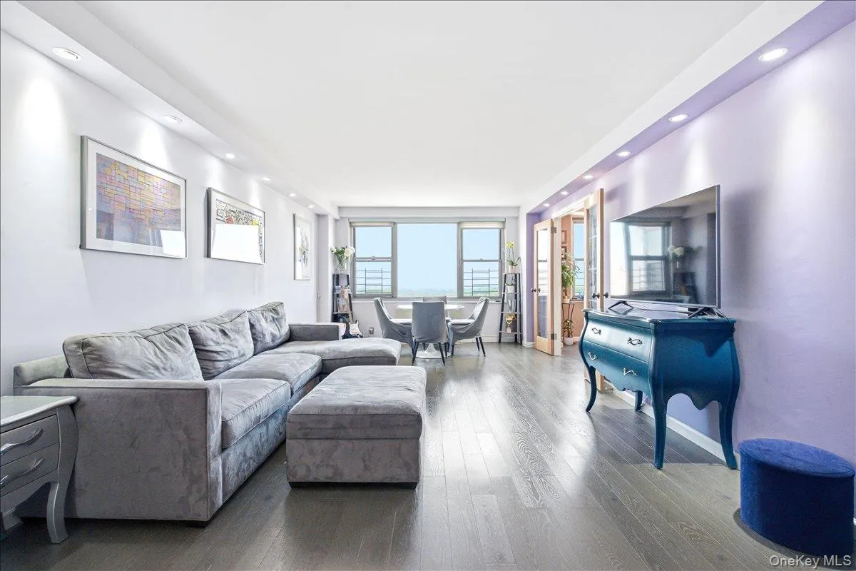 70-25 Yellowstone Boulevard, New York, NY, 2 Bedrooms Bedrooms, 6 Rooms Rooms,2 BathroomsBathrooms,Residential Sale,For Rent,Yellowstone,0,1001508 70-25 Yellowstone Boulevard, New York, NY, 2 Bedrooms Bedrooms, 6 Rooms Rooms,2 BathroomsBathrooms,Residential Sale,For Rent,Yellowstone,0,1001508