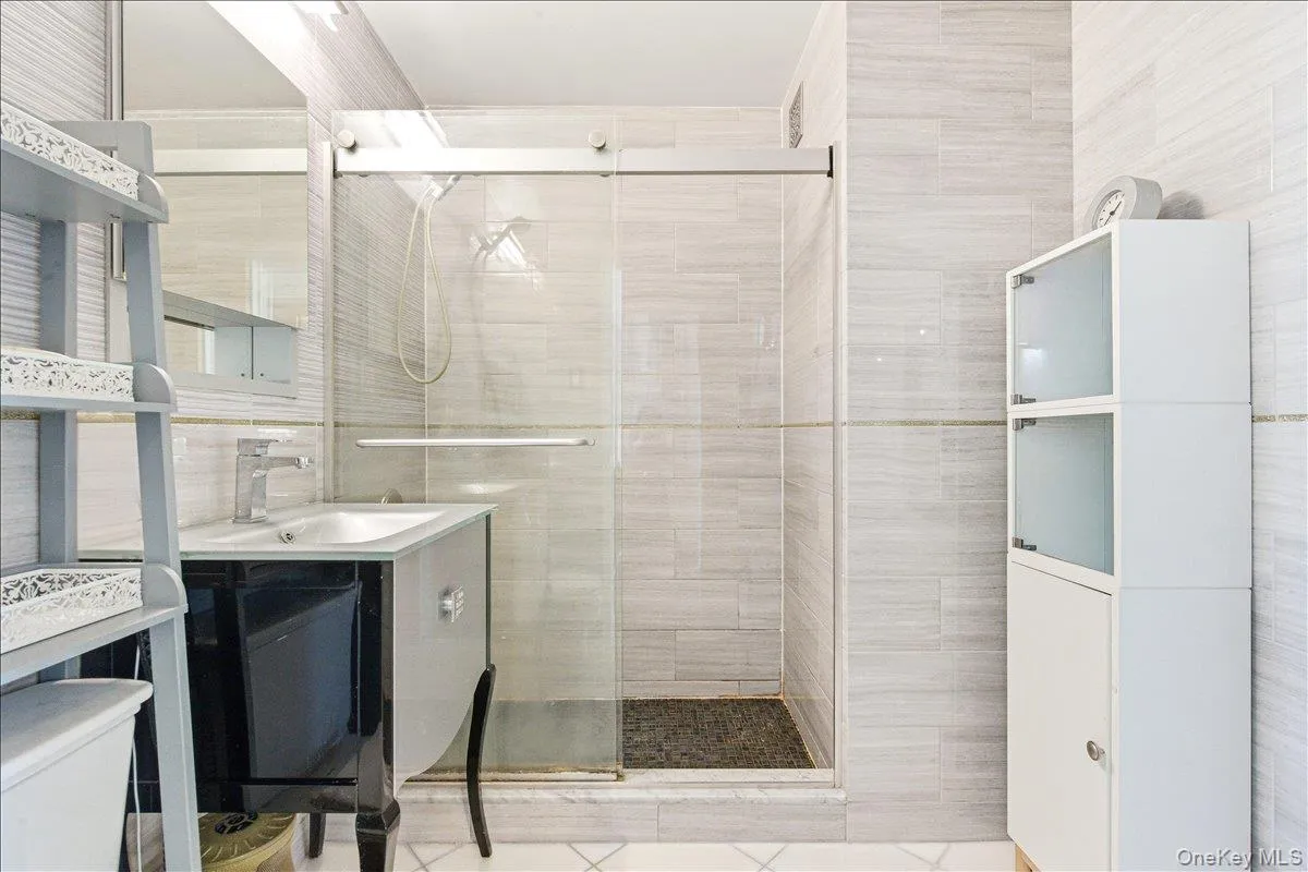 70-25 Yellowstone Boulevard, New York, NY, 2 Bedrooms Bedrooms, 6 Rooms Rooms,2 BathroomsBathrooms,Residential Sale,For Rent,Yellowstone,0,1001508 70-25 Yellowstone Boulevard, New York, NY, 2 Bedrooms Bedrooms, 6 Rooms Rooms,2 BathroomsBathrooms,Residential Sale,For Rent,Yellowstone,0,1001508