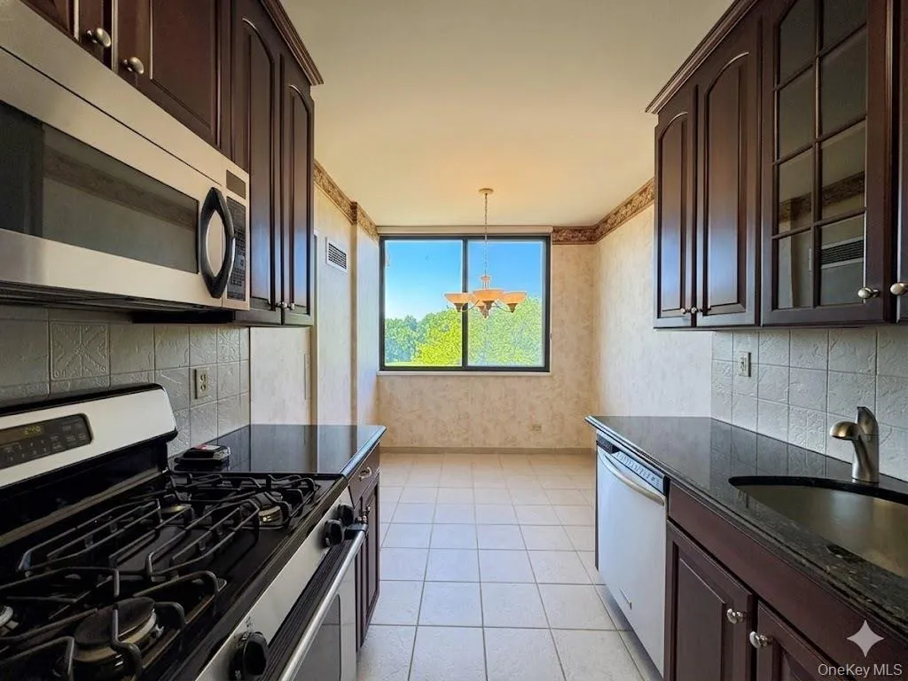 269-10 Grand Central Parkway, New York, NY, 1 Bedroom Bedrooms, 4 Rooms Rooms,1 BathroomBathrooms,Residential Sale,For Rent,Grand Central,0,1001509 269-10 Grand Central Parkway, New York, NY, 1 Bedroom Bedrooms, 4 Rooms Rooms,1 BathroomBathrooms,Residential Sale,For Rent,Grand Central,0,1001509