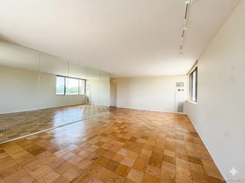 269-10 Grand Central Parkway, New York, NY, 1 Bedroom Bedrooms, 4 Rooms Rooms,1 BathroomBathrooms,Residential Sale,For Rent,Grand Central,0,1001509 269-10 Grand Central Parkway, New York, NY, 1 Bedroom Bedrooms, 4 Rooms Rooms,1 BathroomBathrooms,Residential Sale,For Rent,Grand Central,0,1001509