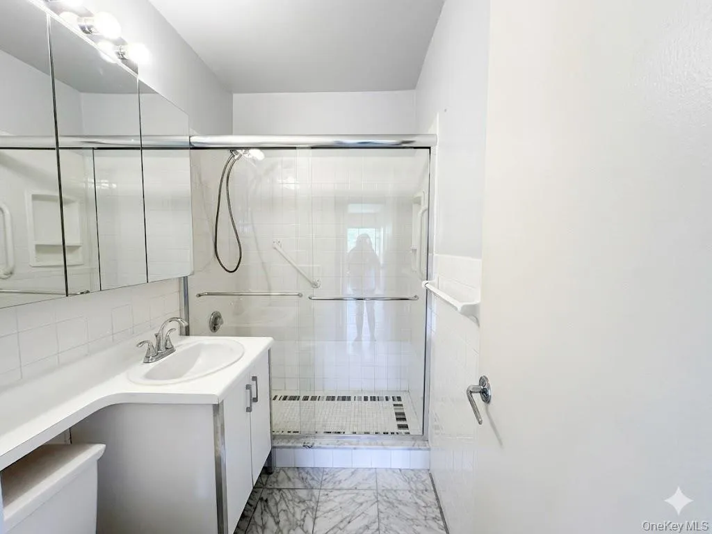 269-10 Grand Central Parkway, New York, NY, 1 Bedroom Bedrooms, 4 Rooms Rooms,1 BathroomBathrooms,Residential Sale,For Rent,Grand Central,0,1001509 269-10 Grand Central Parkway, New York, NY, 1 Bedroom Bedrooms, 4 Rooms Rooms,1 BathroomBathrooms,Residential Sale,For Rent,Grand Central,0,1001509