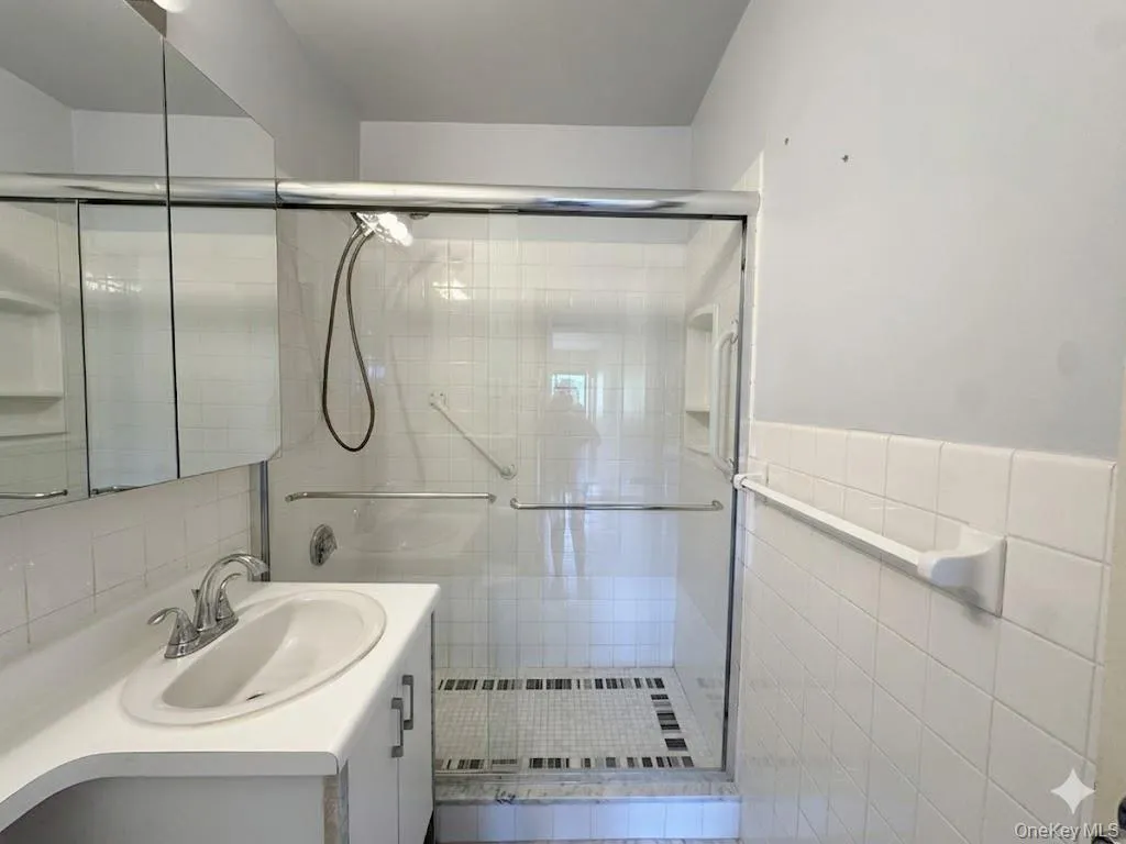 269-10 Grand Central Parkway, New York, NY, 1 Bedroom Bedrooms, 4 Rooms Rooms,1 BathroomBathrooms,Residential Sale,For Rent,Grand Central,0,1001509 269-10 Grand Central Parkway, New York, NY, 1 Bedroom Bedrooms, 4 Rooms Rooms,1 BathroomBathrooms,Residential Sale,For Rent,Grand Central,0,1001509