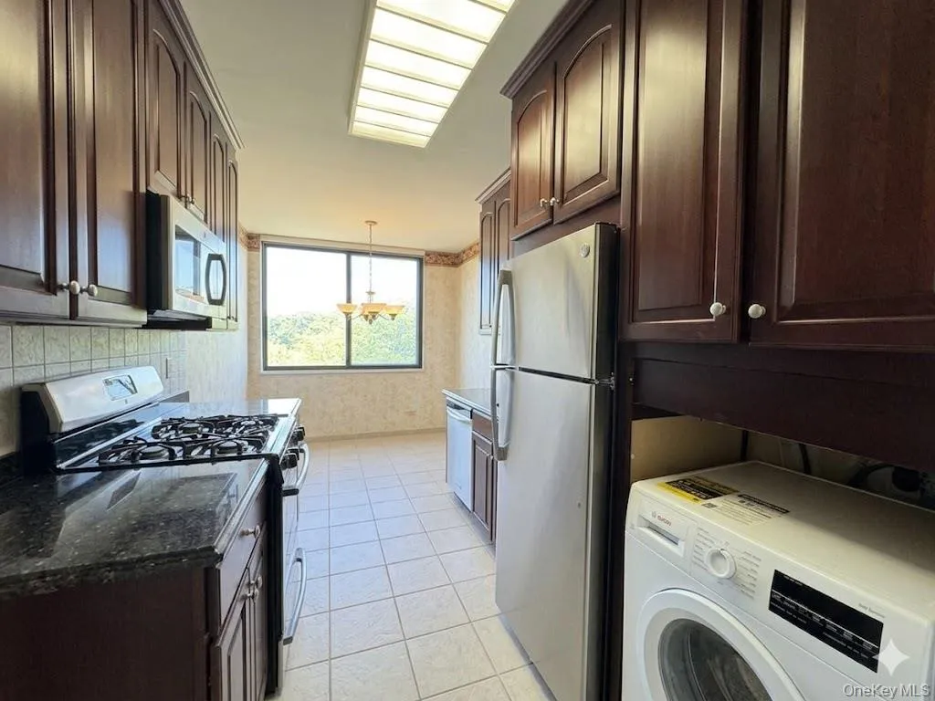 269-10 Grand Central Parkway, New York, NY, 1 Bedroom Bedrooms, 4 Rooms Rooms,1 BathroomBathrooms,Residential Sale,For Rent,Grand Central,0,1001509 269-10 Grand Central Parkway, New York, NY, 1 Bedroom Bedrooms, 4 Rooms Rooms,1 BathroomBathrooms,Residential Sale,For Rent,Grand Central,0,1001509