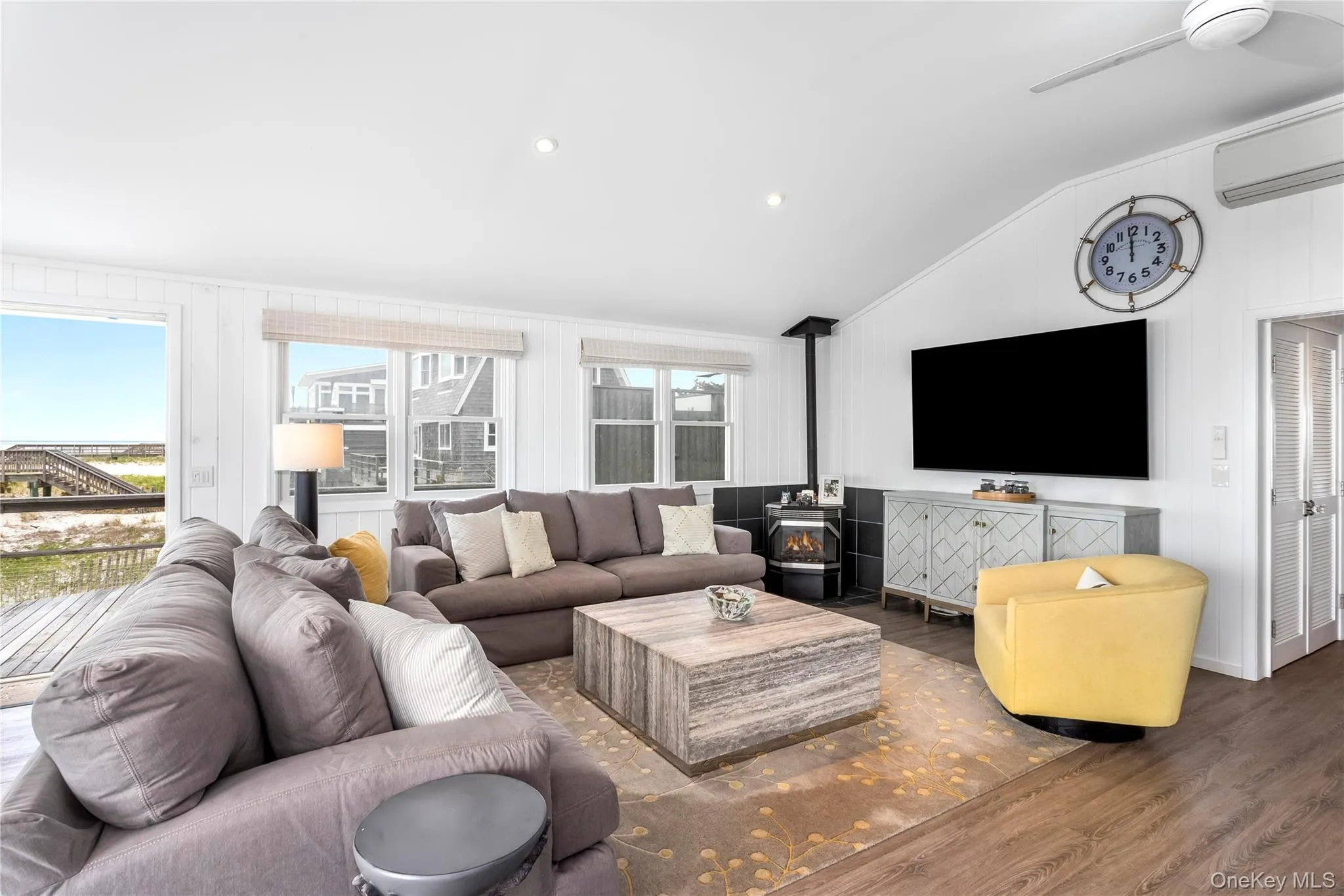 128 Walnut Walk, Islip, NY, 4 Bedrooms Bedrooms, 7 Rooms Rooms,2 BathroomsBathrooms,Residential Sale,For Rent,Walnut,0,1001515 128 Walnut Walk, Islip, NY, 4 Bedrooms Bedrooms, 7 Rooms Rooms,2 BathroomsBathrooms,Residential Sale,For Rent,Walnut,0,1001515